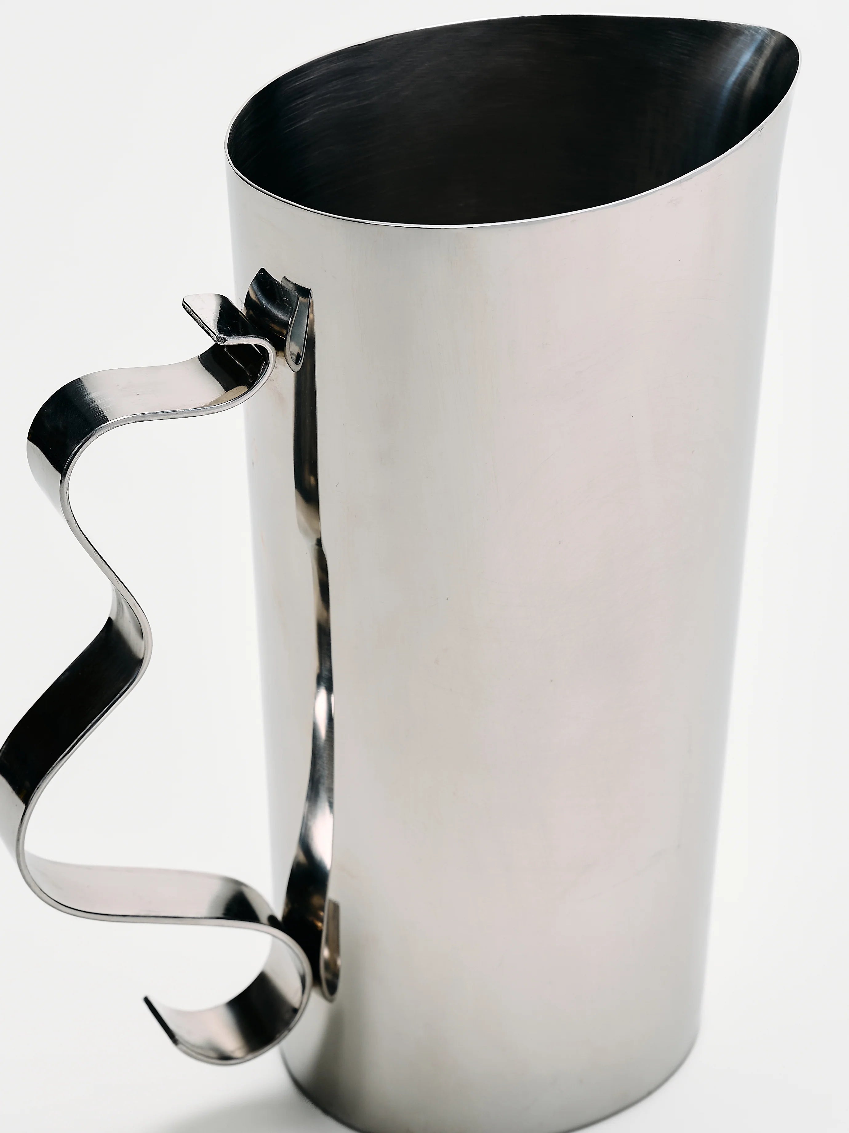 Squiggle Pitcher